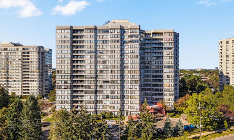 605-1121 Steeles Avenue W