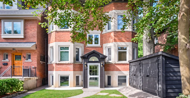 D-30 Pinewood Avenue, Toronto, ON, M6C 2V1