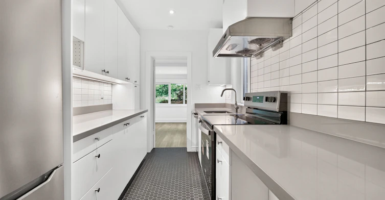 D-30 Pinewood Avenue, Toronto, ON, M6C 2V1 - 8