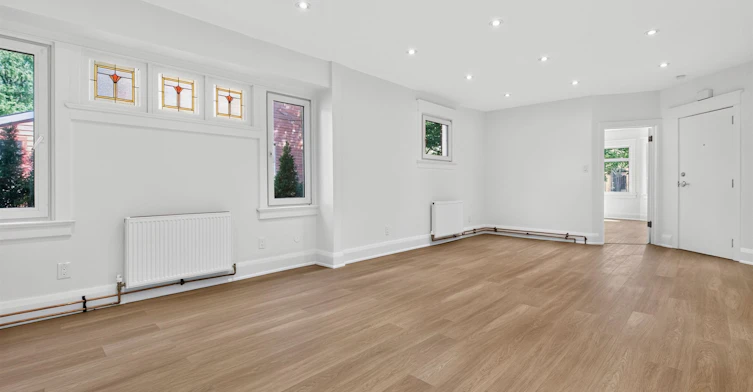 D-30 Pinewood Avenue, Toronto, ON, M6C 2V1 - 6