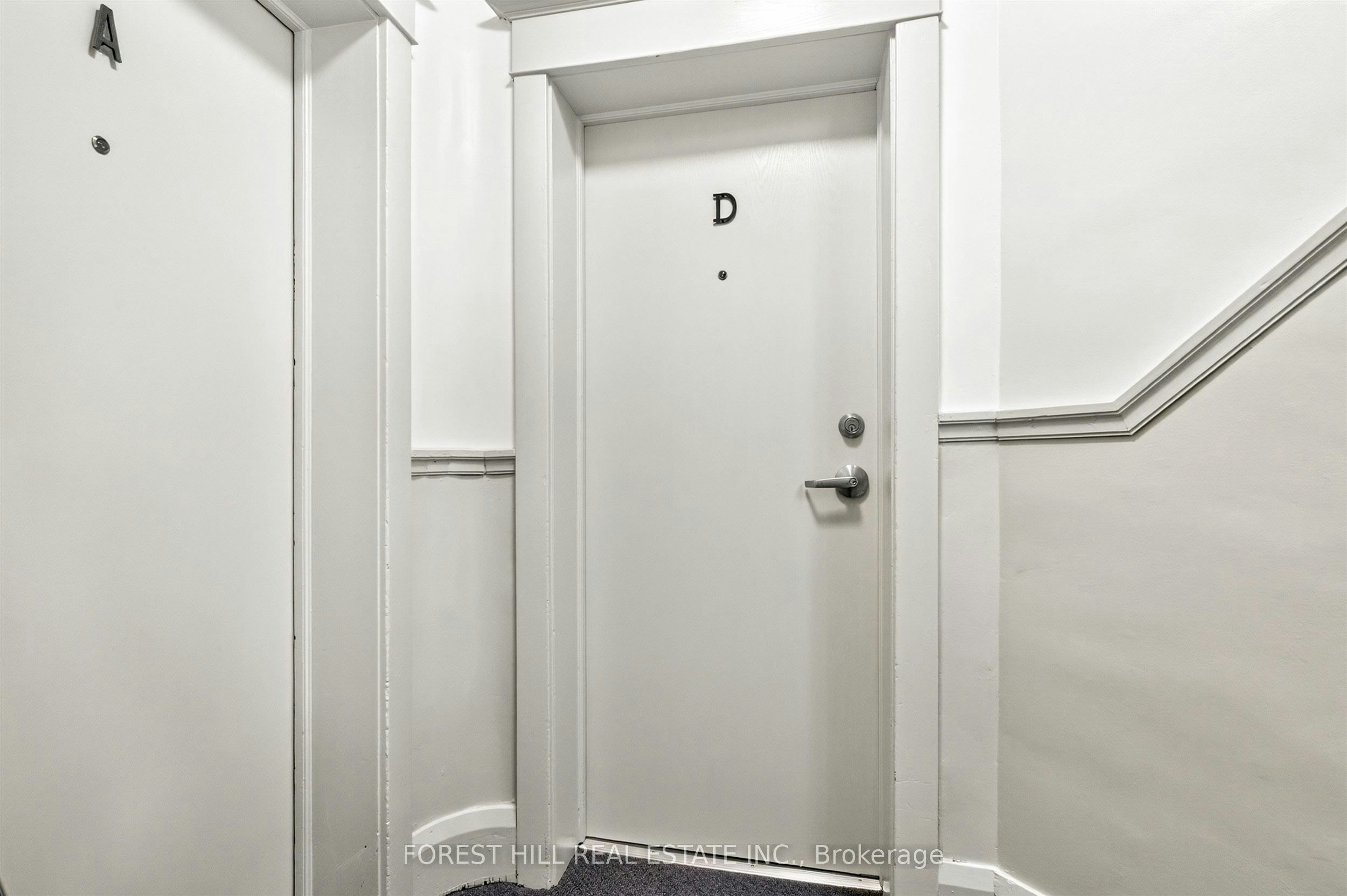 D-30 Pinewood Avenue, Toronto, ON, M6C 2V1 - 2