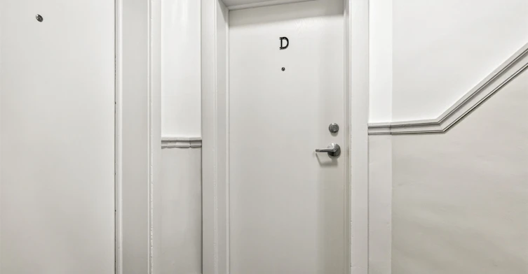 D-30 Pinewood Avenue, Toronto, ON, M6C 2V1 - 2
