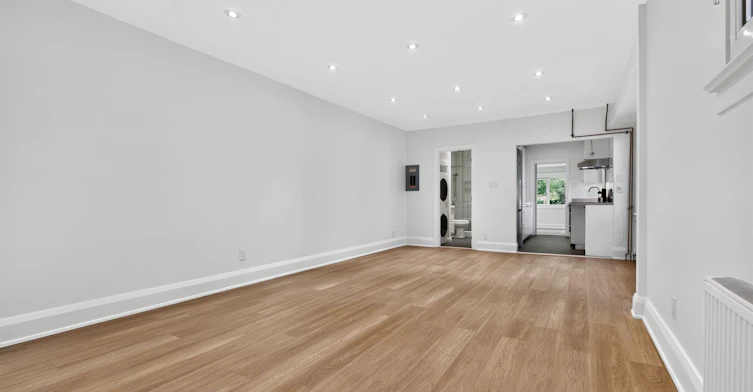 D-30 Pinewood Avenue, Toronto, ON, M6C 2V1 - 5