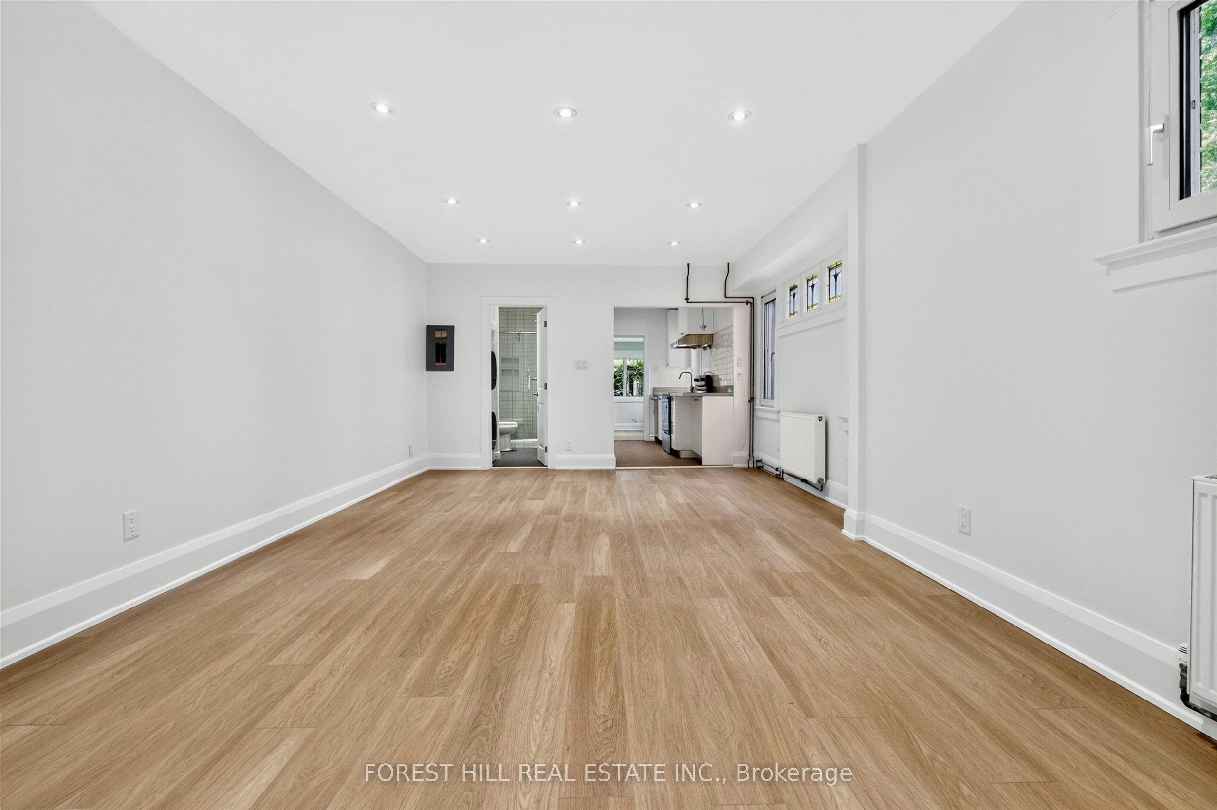 D-30 Pinewood Avenue, Toronto, ON, M6C 2V1 - 4
