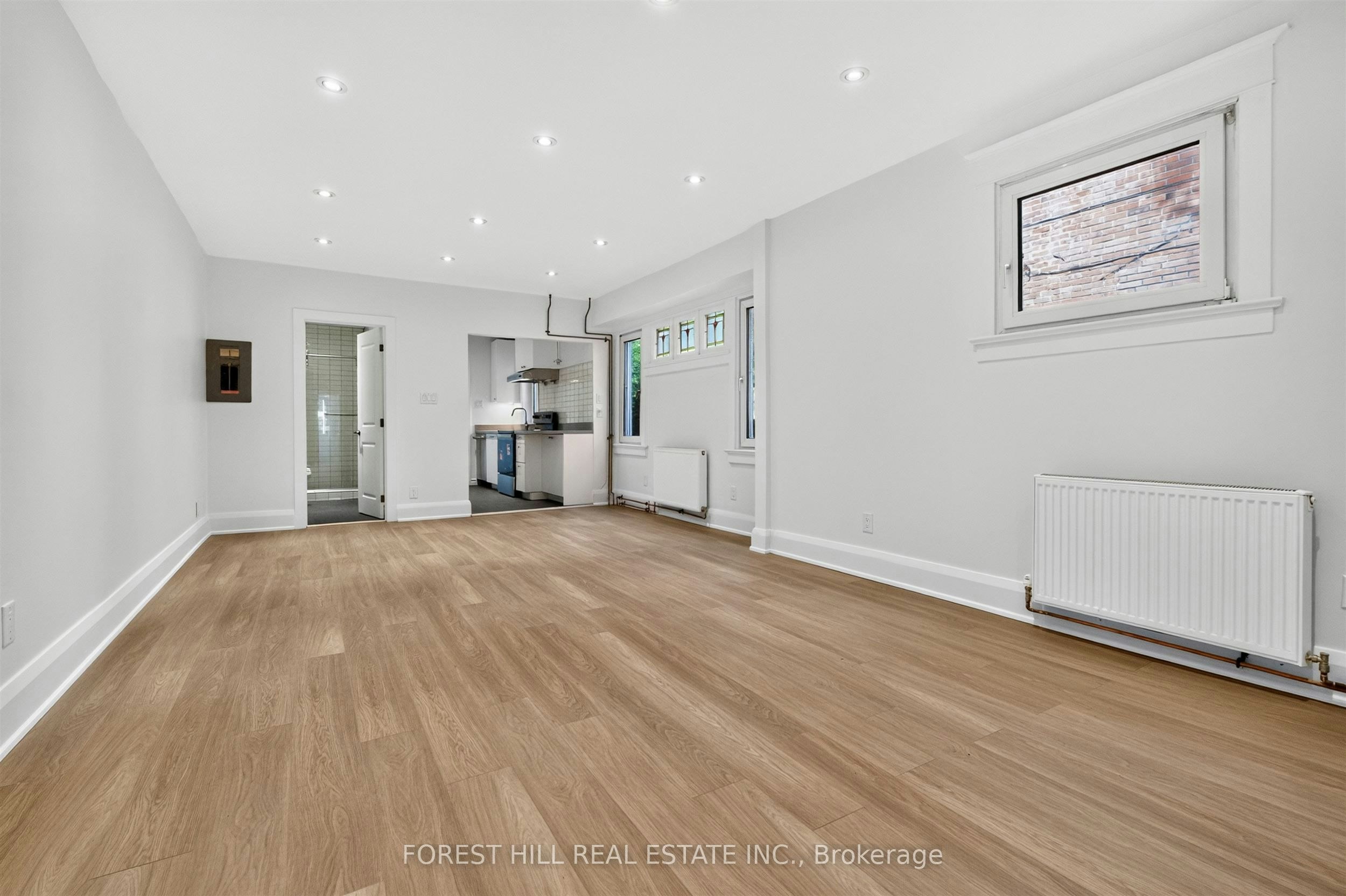 D-30 Pinewood Avenue, Toronto, ON, M6C 2V1 - 3
