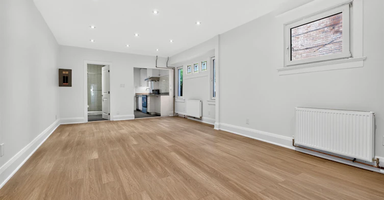 D-30 Pinewood Avenue, Toronto, ON, M6C 2V1 - 3