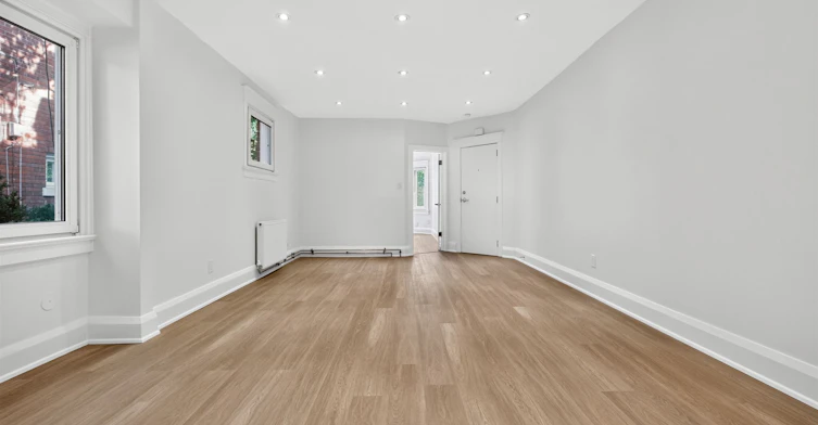 D-30 Pinewood Avenue, Toronto, ON, M6C 2V1 - 7