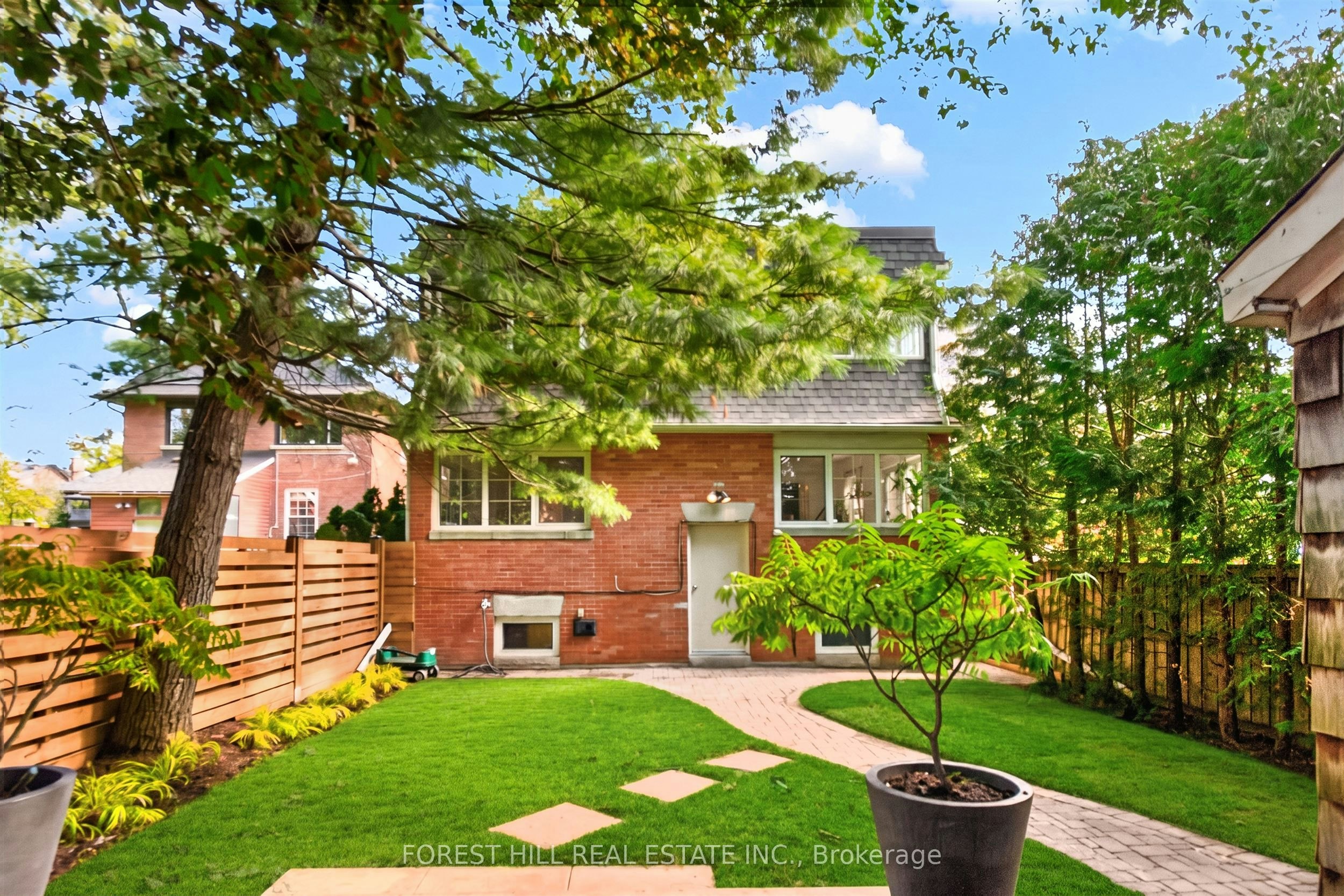 D-30 Pinewood Avenue, Toronto, ON, M6C 2V1 - 25