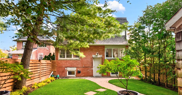 D-30 Pinewood Avenue, Toronto, ON, M6C 2V1 - 25