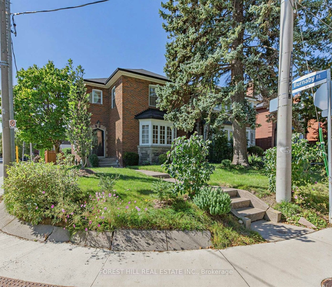 28 Castle Knock Road, Toronto, ON, M5N 2J4