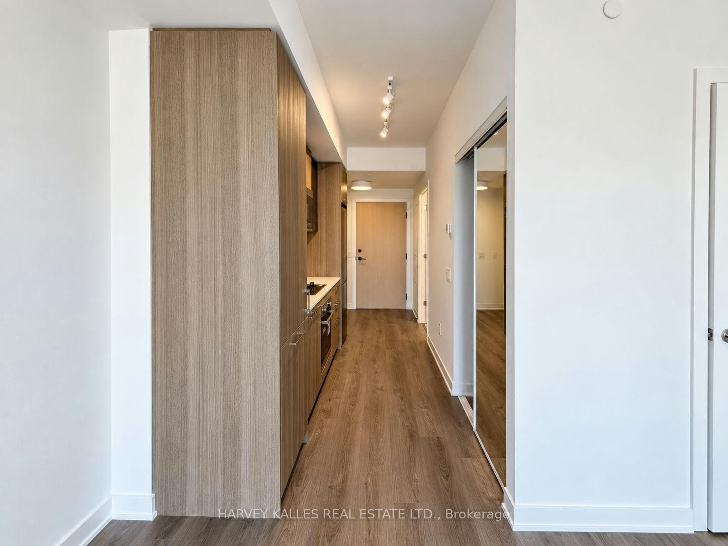 450-30 Dreamers Way, Toronto, ON, M5A 0Y7 - 8