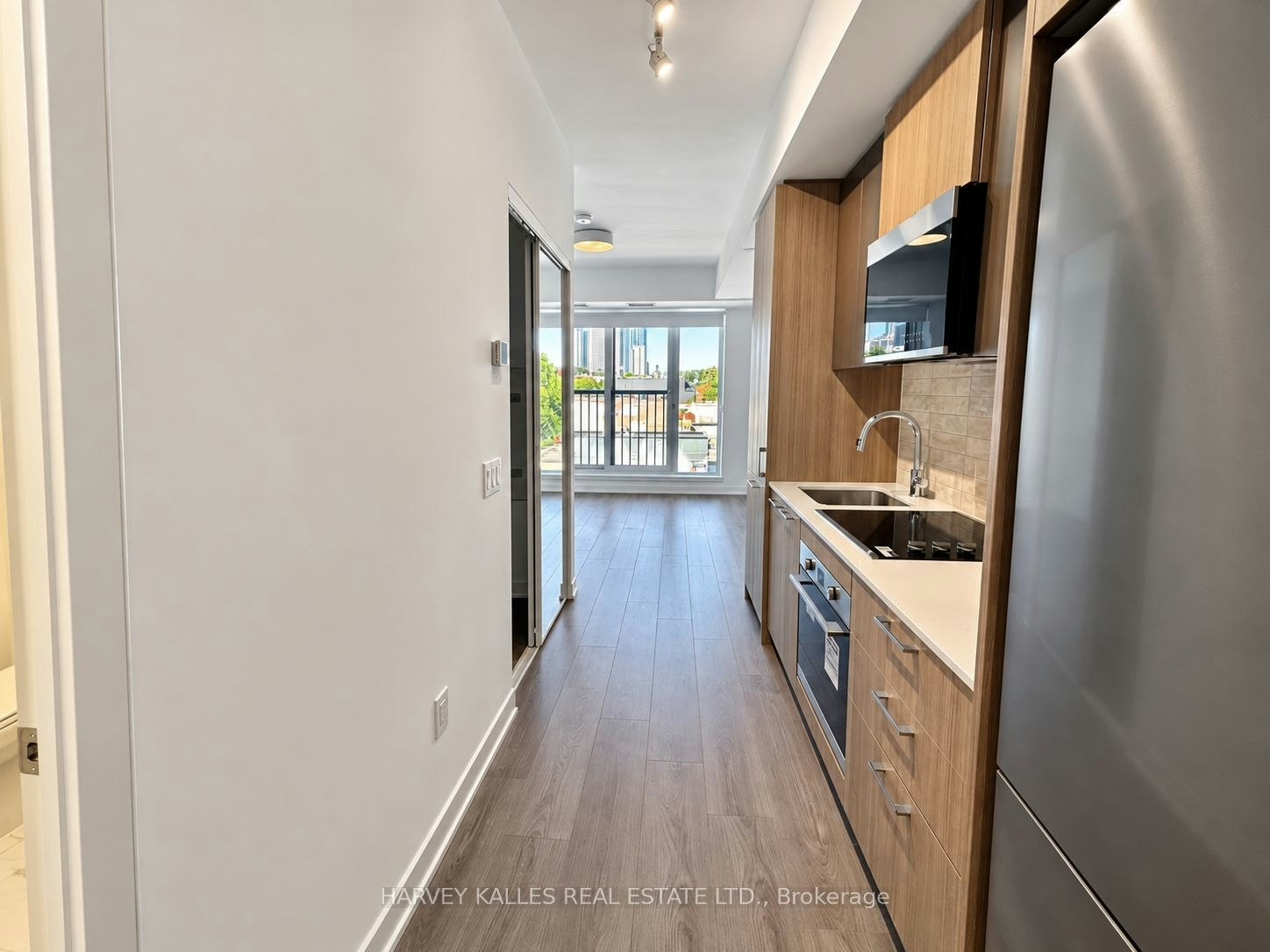 450-30 Dreamers Way, Toronto, ON, M5A 0Y7 - 3