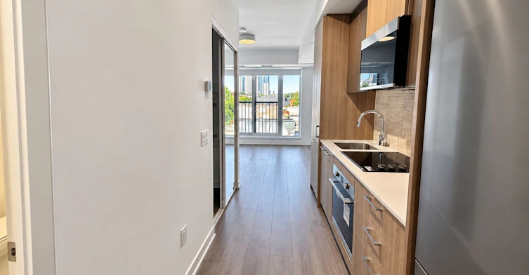 450-30 Dreamers Way, Toronto, ON, M5A 0Y7 - 3