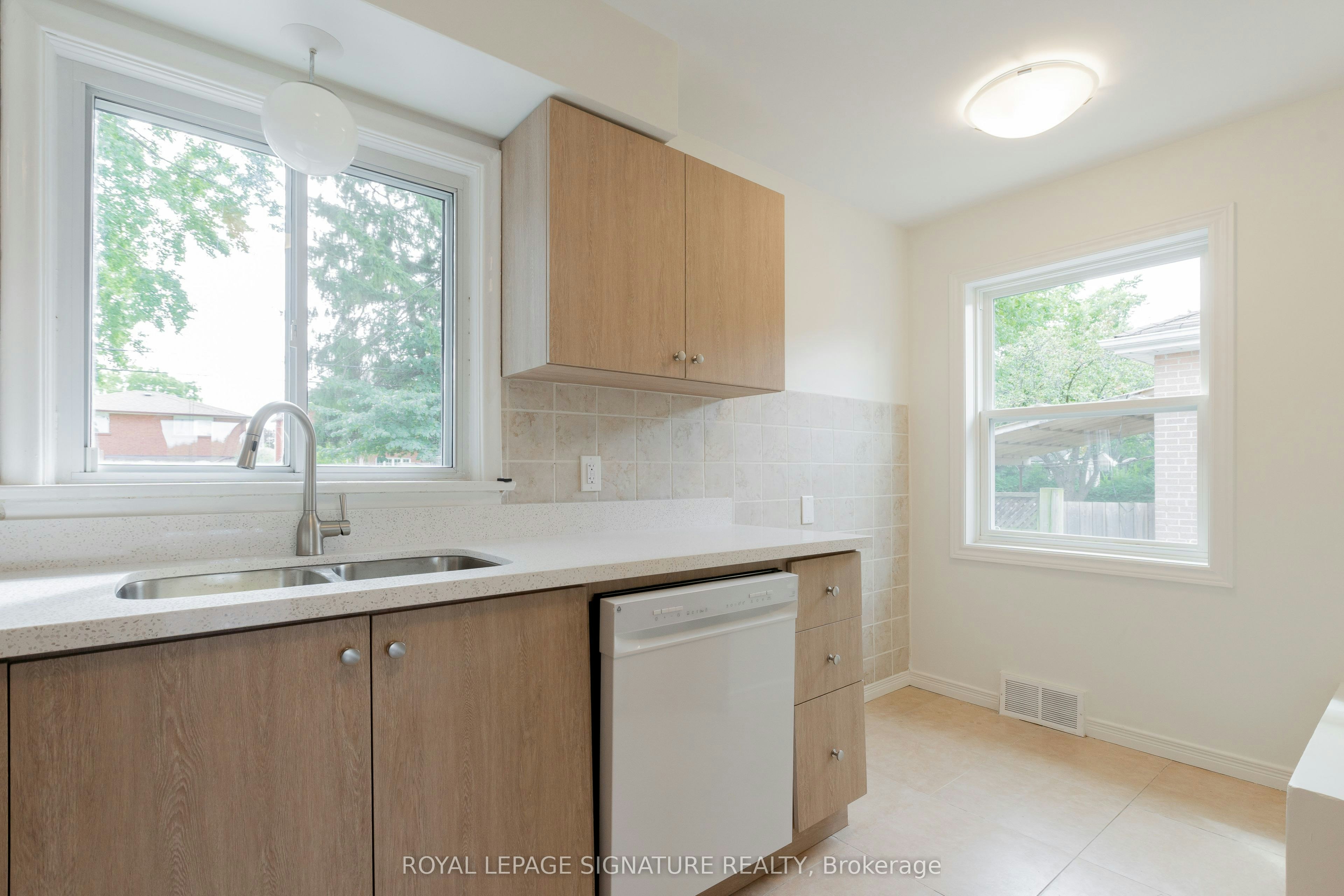 Main-91 Bishop Avenue, Toronto, ON, M2M 1Z5 - 11