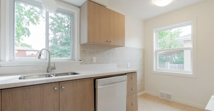 Main-91 Bishop Avenue, Toronto, ON, M2M 1Z5 - 11