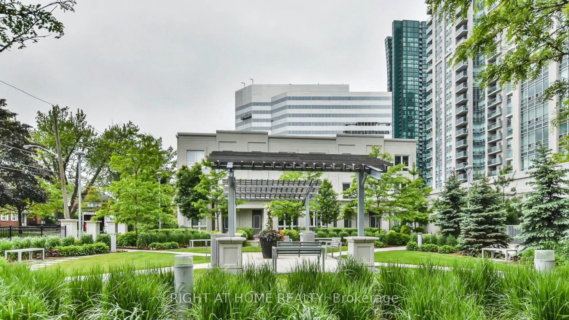 1515-17 Anndale Drive, Toronto, ON, M5G 2W7 - 3
