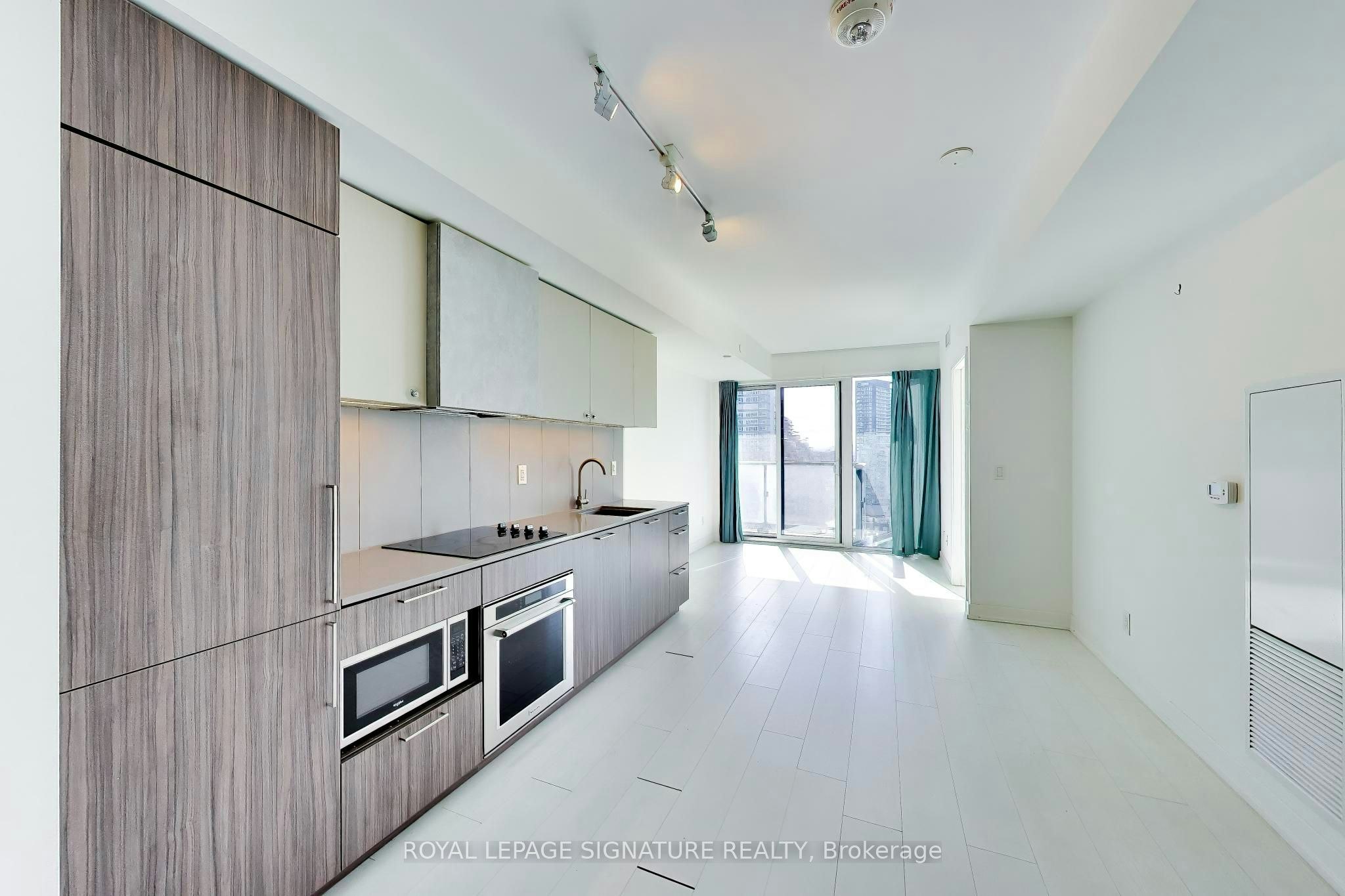 1609-19 Western Battery Road, Toronto, ON, M6K 0E3 - 2