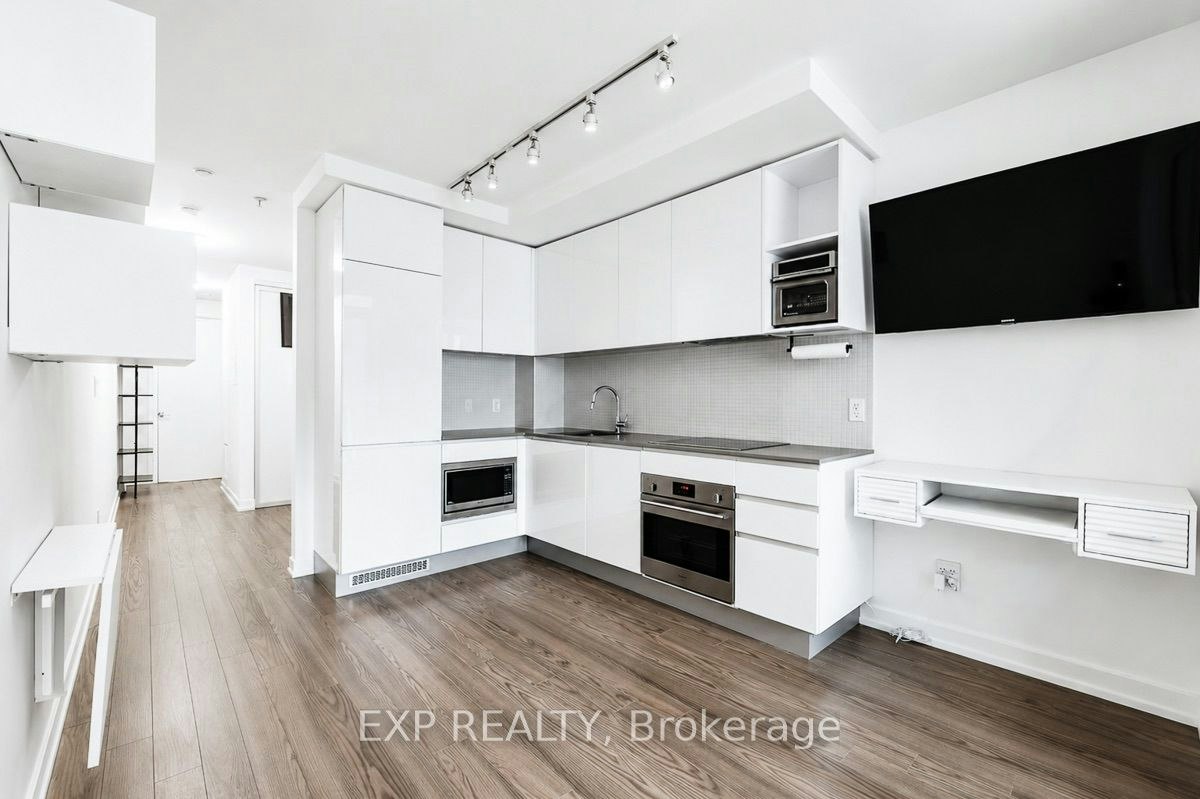 216-377 Madison Avenue, Toronto, ON, M4V 3E1 - 3