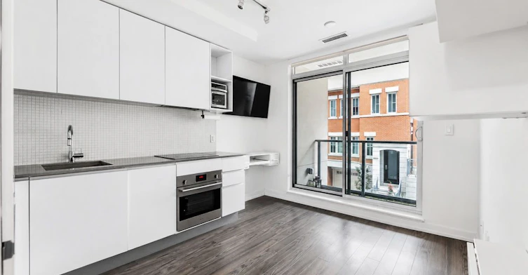 216-377 Madison Avenue, Toronto, ON, M4V 3E1 - 6
