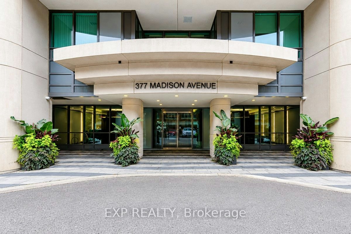 216-377 Madison Avenue, Toronto, ON, M4V 3E1