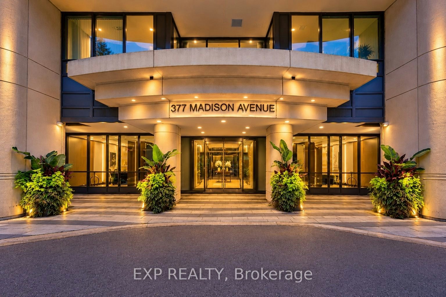 216-377 Madison Avenue, Toronto, ON, M4V 3E1 - 2