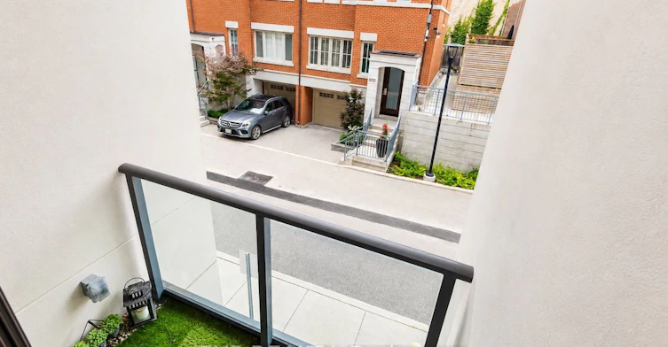 216-377 Madison Avenue, Toronto, ON, M4V 3E1 - 11