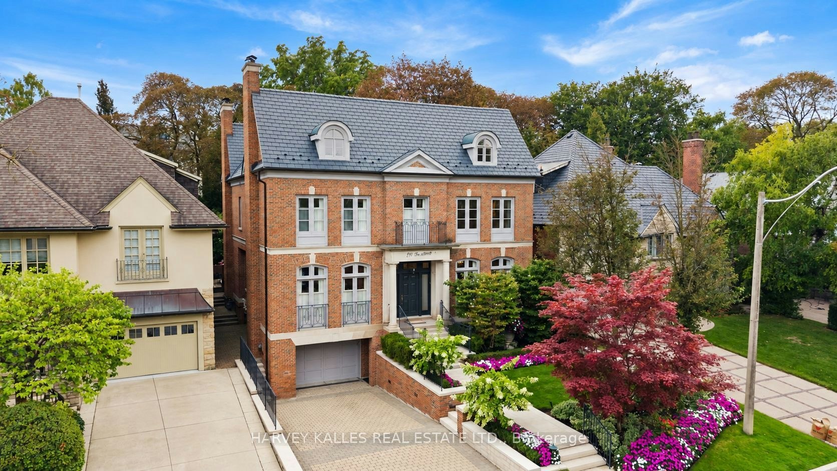 250 Forest Hill Road, Toronto, ON, M5P 2N5