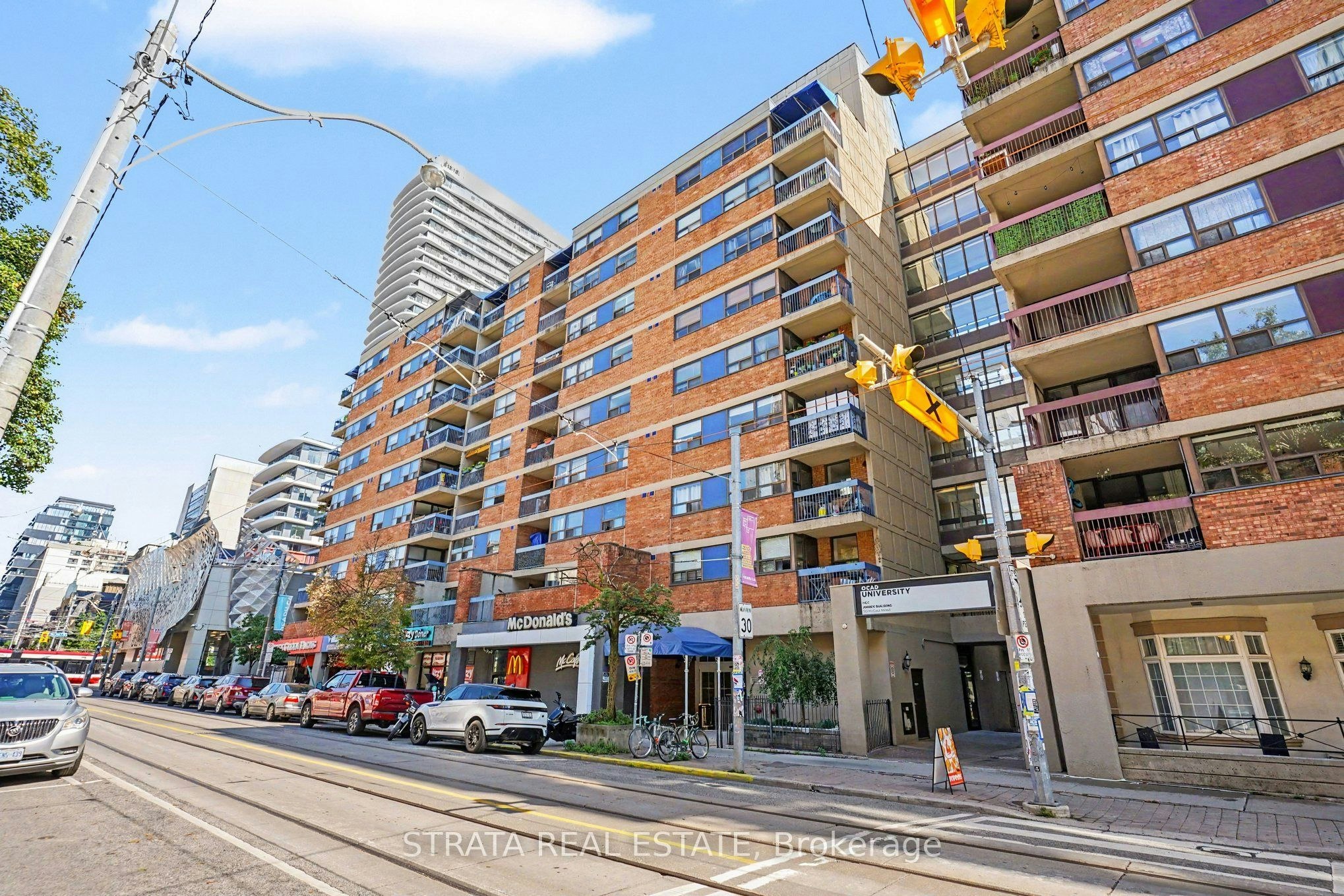 607-105 Mccaul Street, Toronto, ON, M5T 2X4