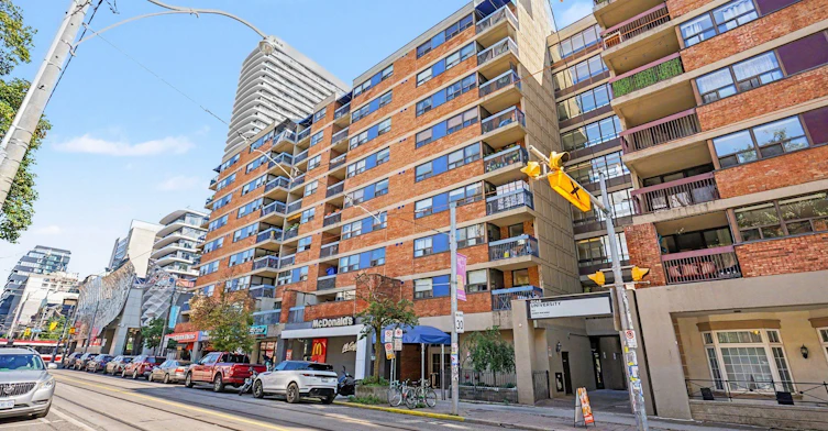 607-105 Mccaul Street, Toronto, ON, M5T 2X4