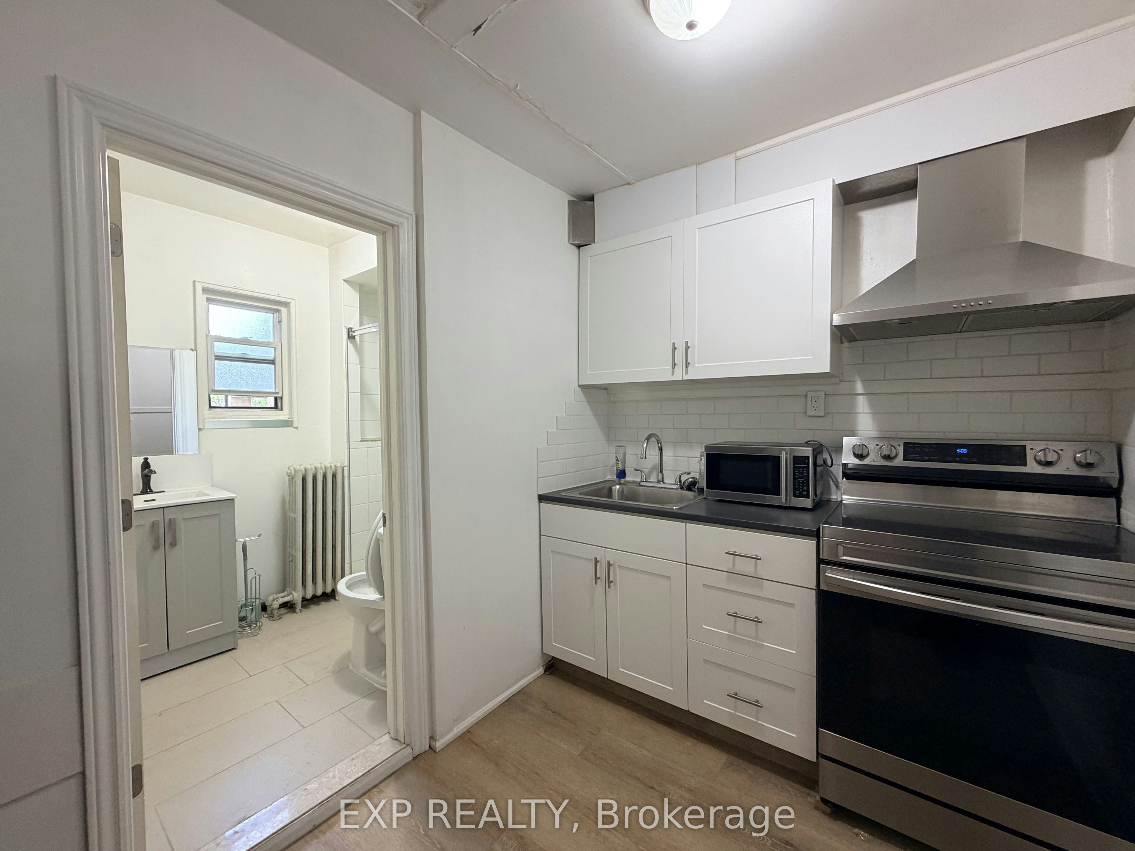 8-102 Greensides Avenue, Toronto, ON, M6C 1B9 - 7