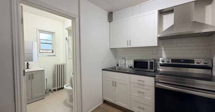 8-102 Greensides Avenue, Toronto, ON, M6C 1B9 - 7