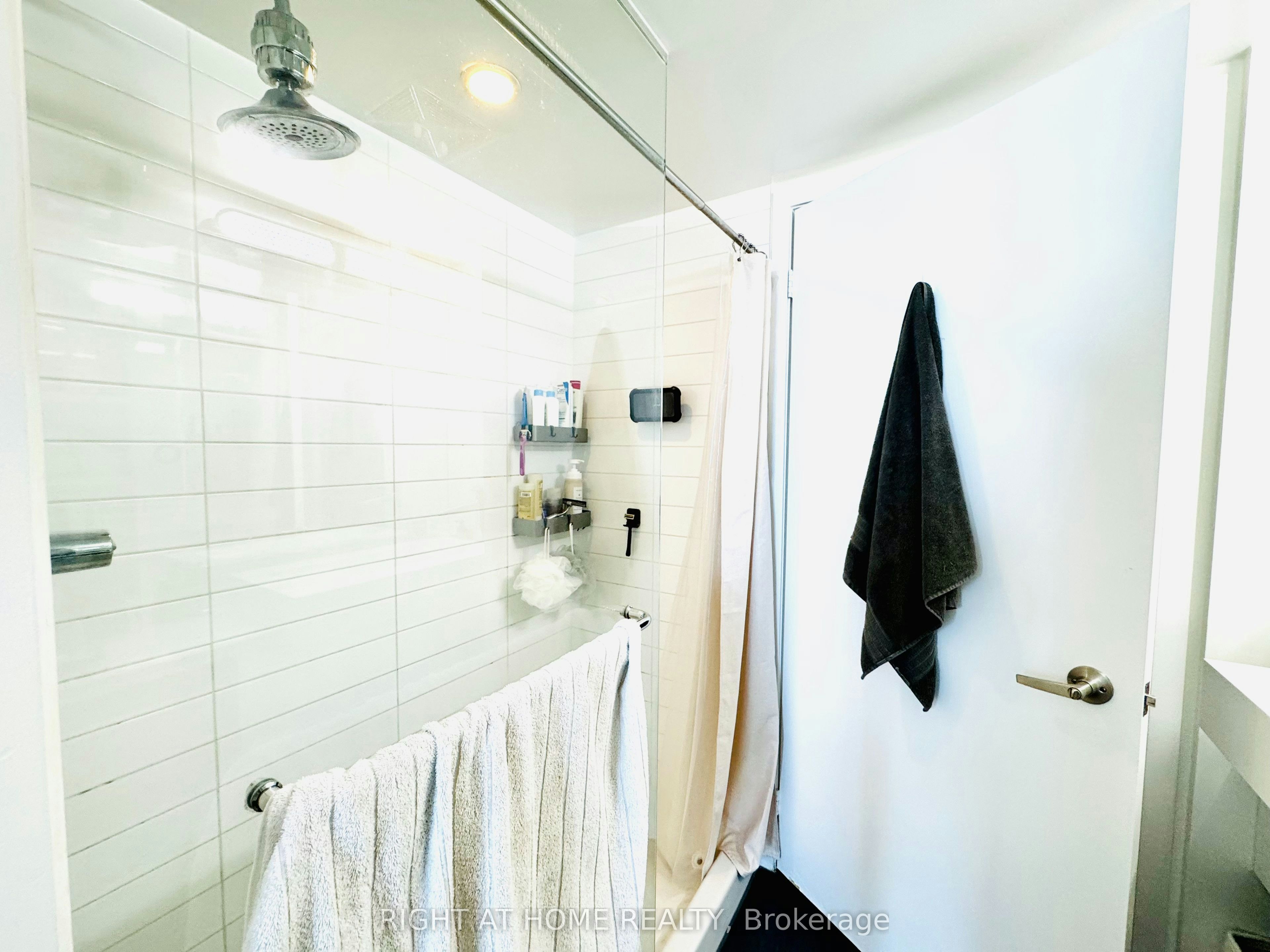 1815-38 Dan Leckie Way, Toronto, ON, M5V 2V6 - 18