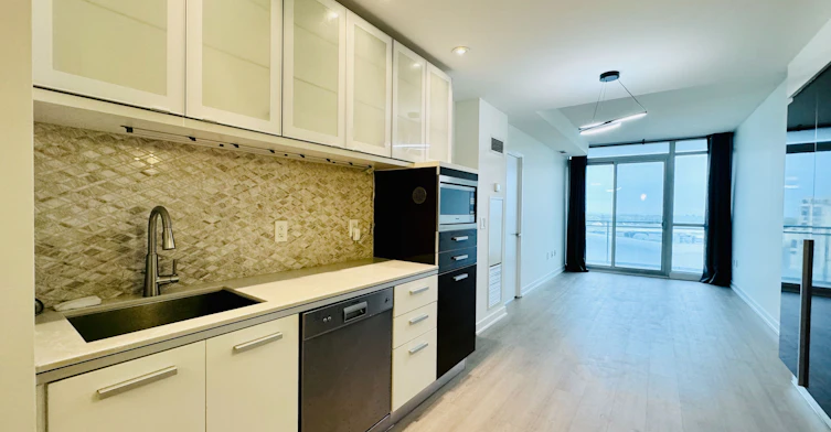 1815-38 Dan Leckie Way, Toronto, ON, M5V 2V6 - 2
