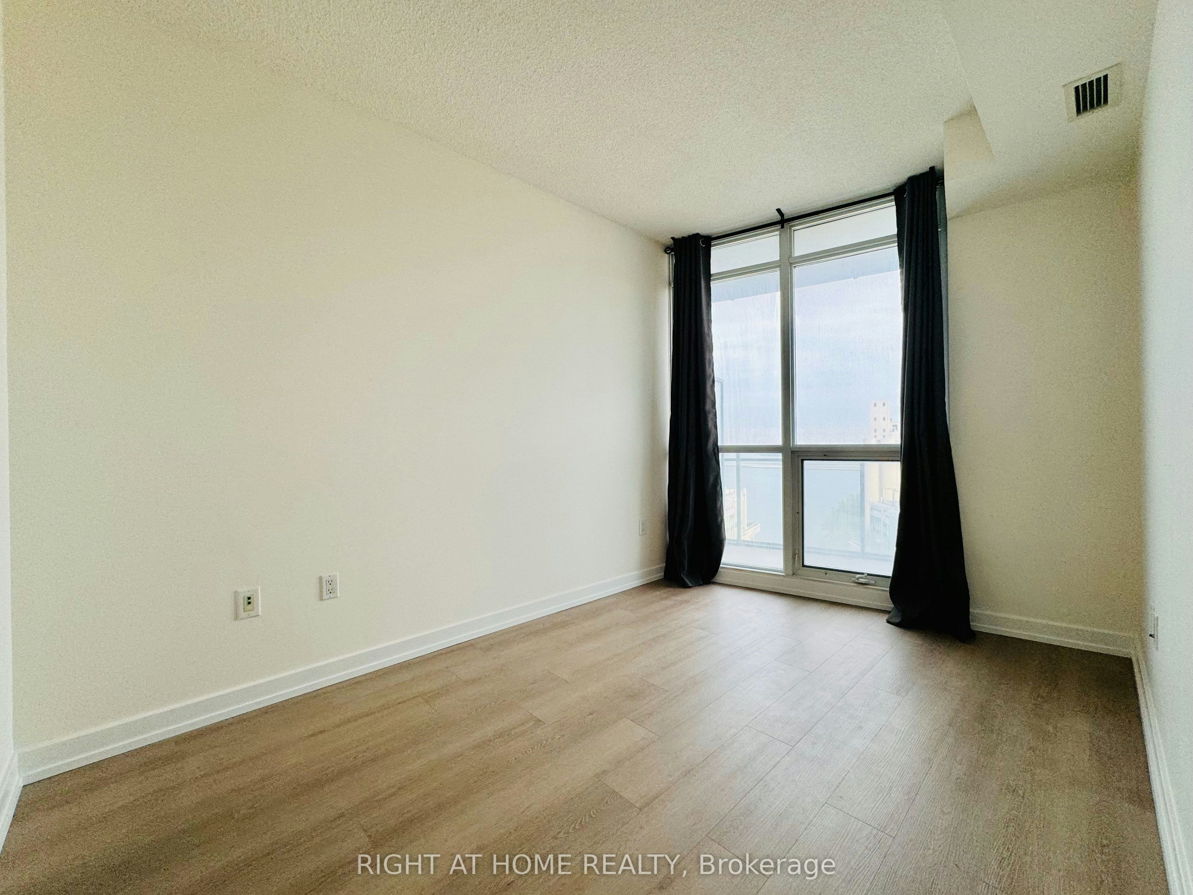 1815-38 Dan Leckie Way, Toronto, ON, M5V 2V6 - 4