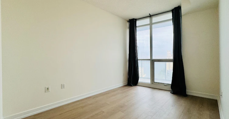1815-38 Dan Leckie Way, Toronto, ON, M5V 2V6 - 4