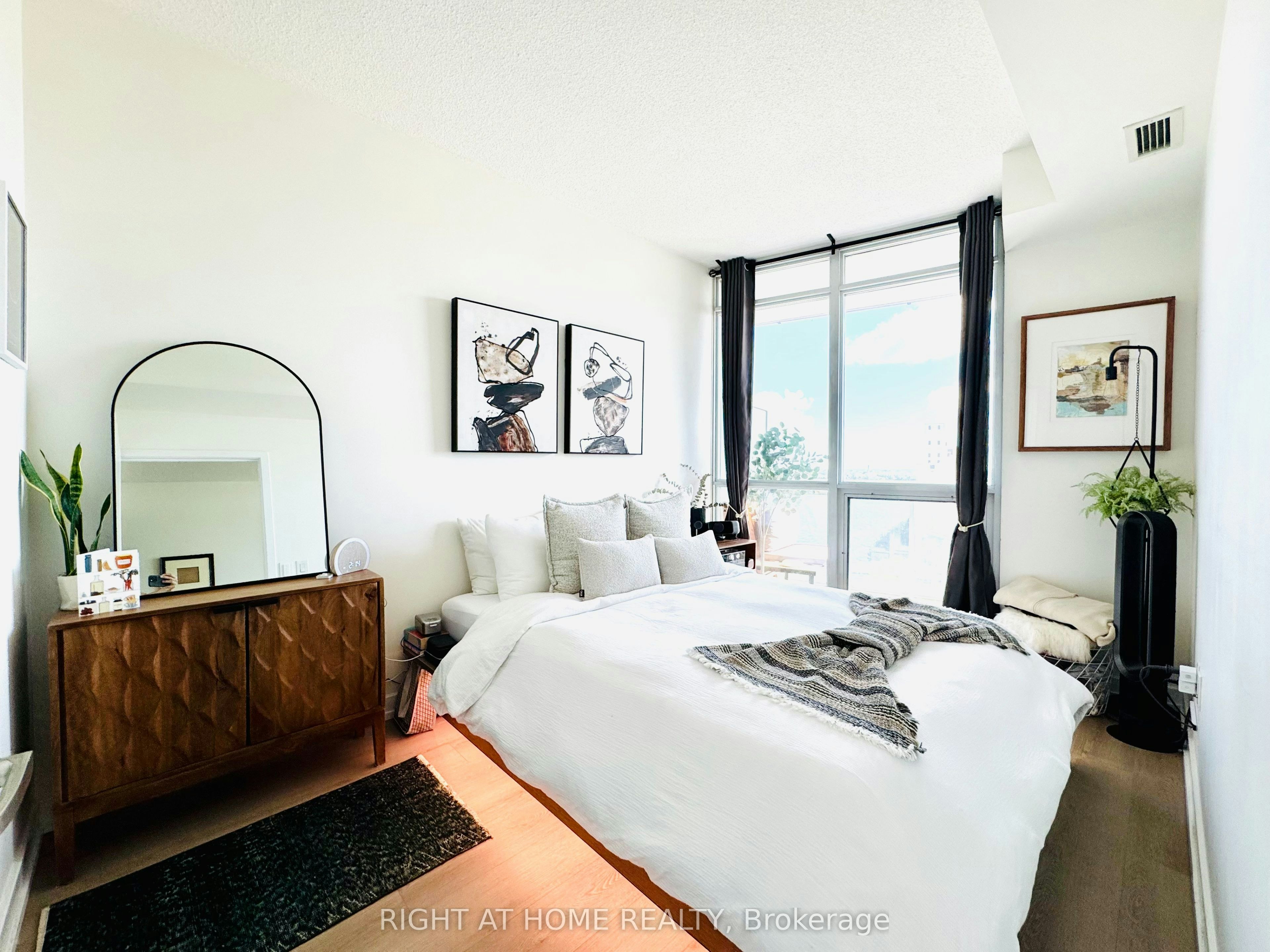 1815-38 Dan Leckie Way, Toronto, ON, M5V 2V6 - 10