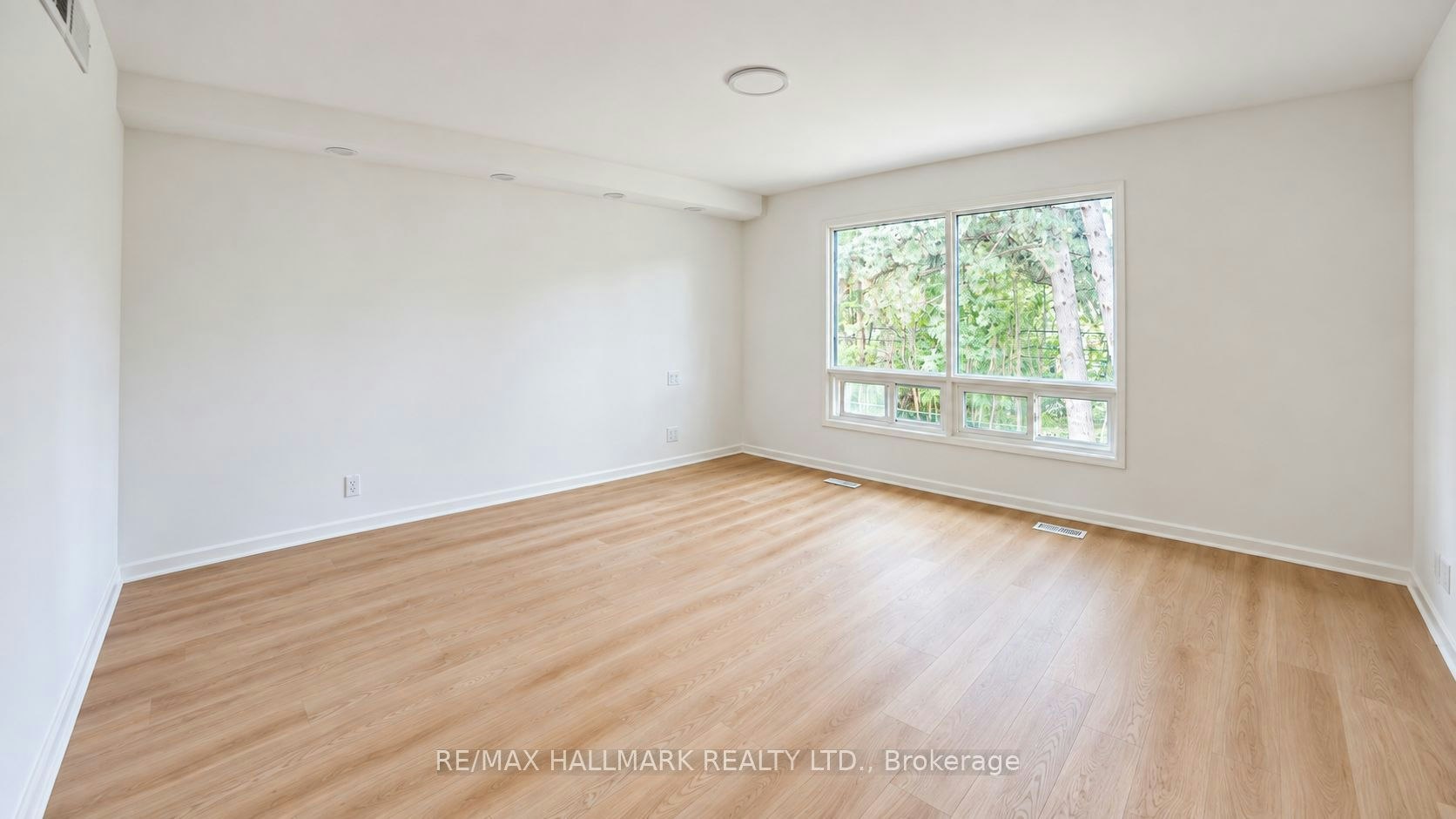 16 Royal Oak Drive, Toronto, ON, M3C 2M2 - 14