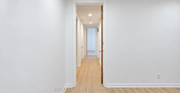 16 Royal Oak Drive, Toronto, ON, M3C 2M2 - 27