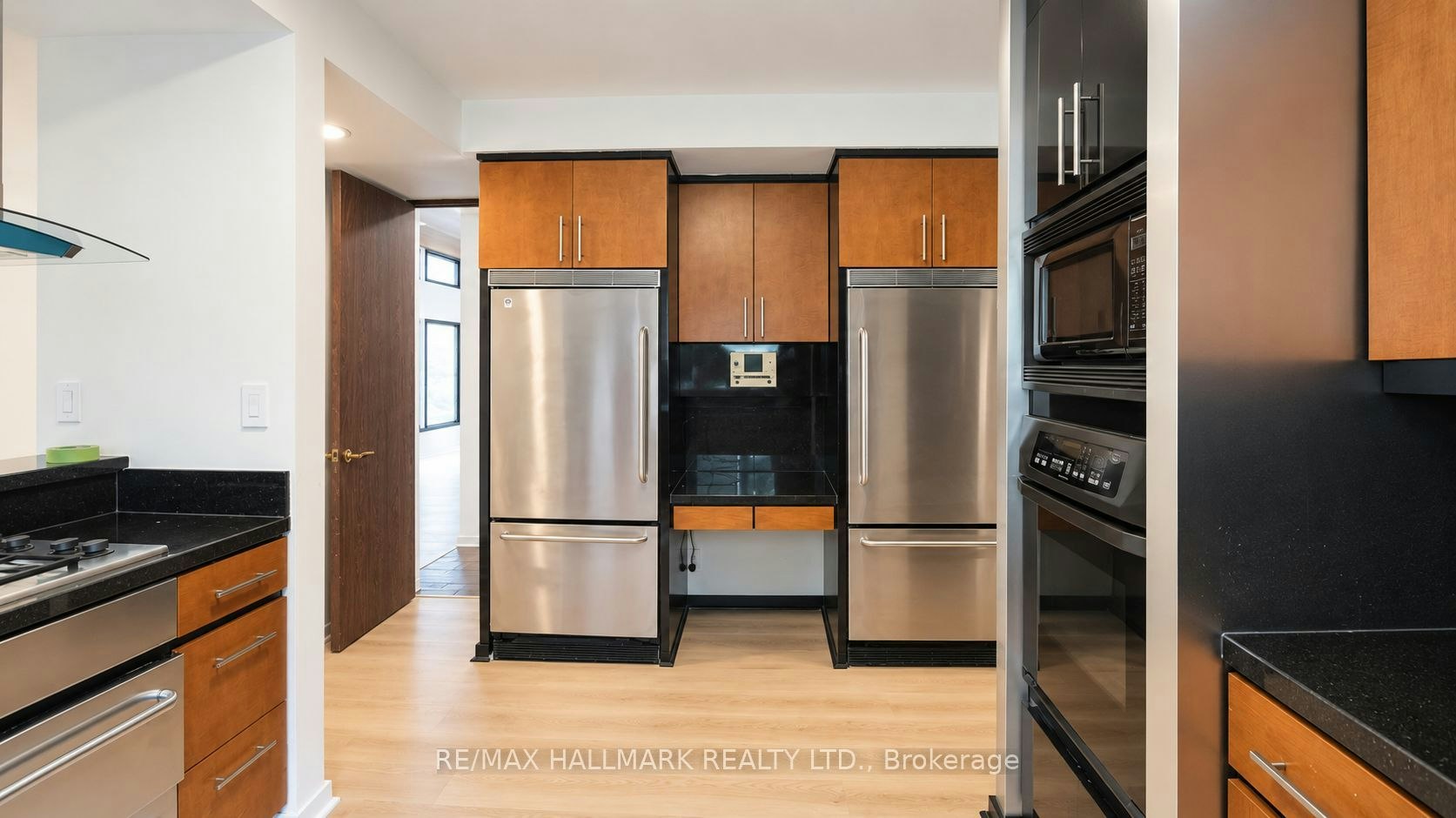 16 Royal Oak Drive, Toronto, ON, M3C 2M2 - 11
