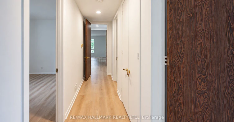 16 Royal Oak Drive, Toronto, ON, M3C 2M2 - 9