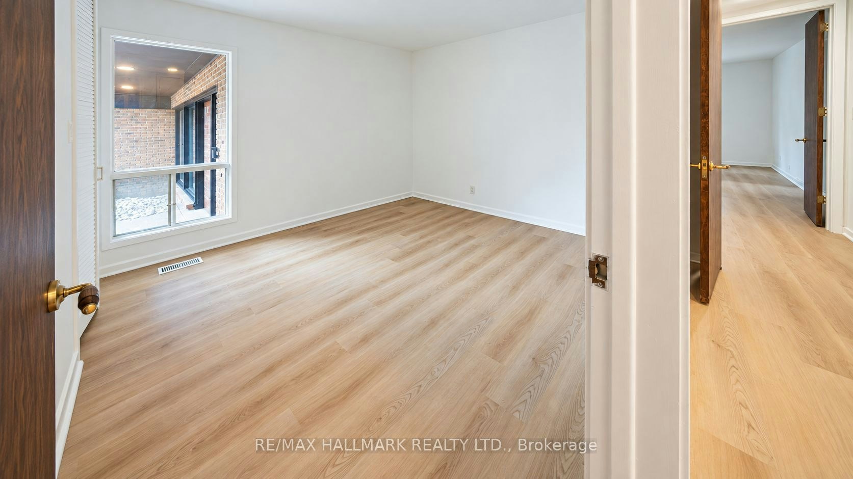 16 Royal Oak Drive, Toronto, ON, M3C 2M2 - 19