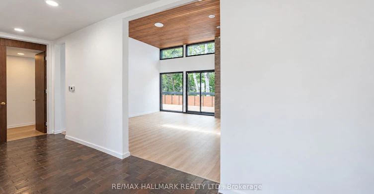16 Royal Oak Drive, Toronto, ON, M3C 2M2 - 8