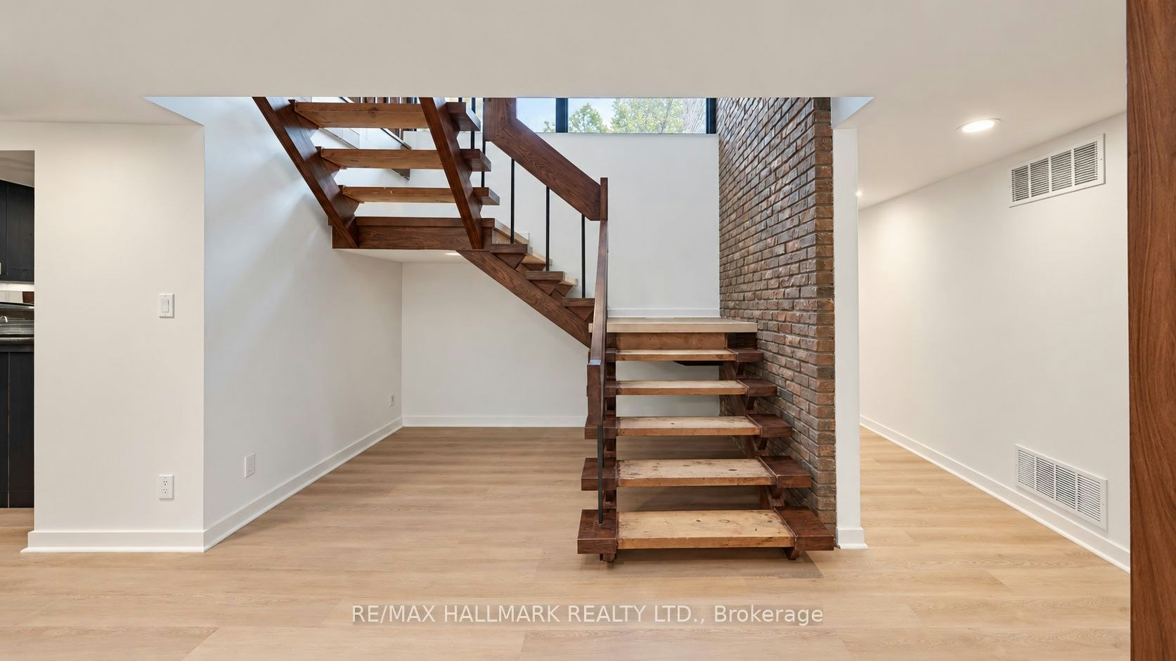 16 Royal Oak Drive, Toronto, ON, M3C 2M2 - 26