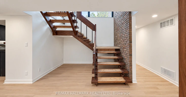16 Royal Oak Drive, Toronto, ON, M3C 2M2 - 26