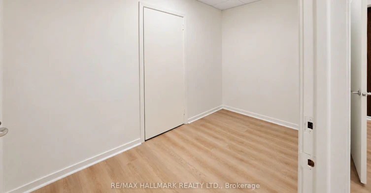 16 Royal Oak Drive, Toronto, ON, M3C 2M2 - 34