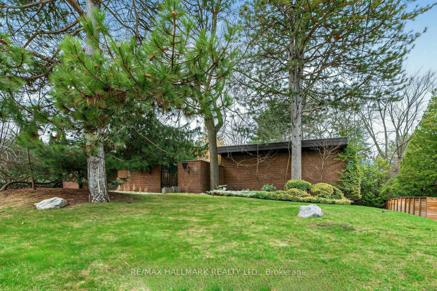 16 Royal Oak Drive, Toronto, ON, M3C 2M2 - 38