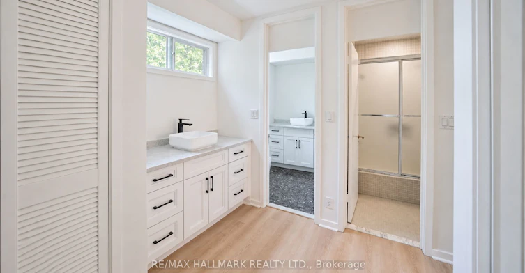 16 Royal Oak Drive, Toronto, ON, M3C 2M2 - 16