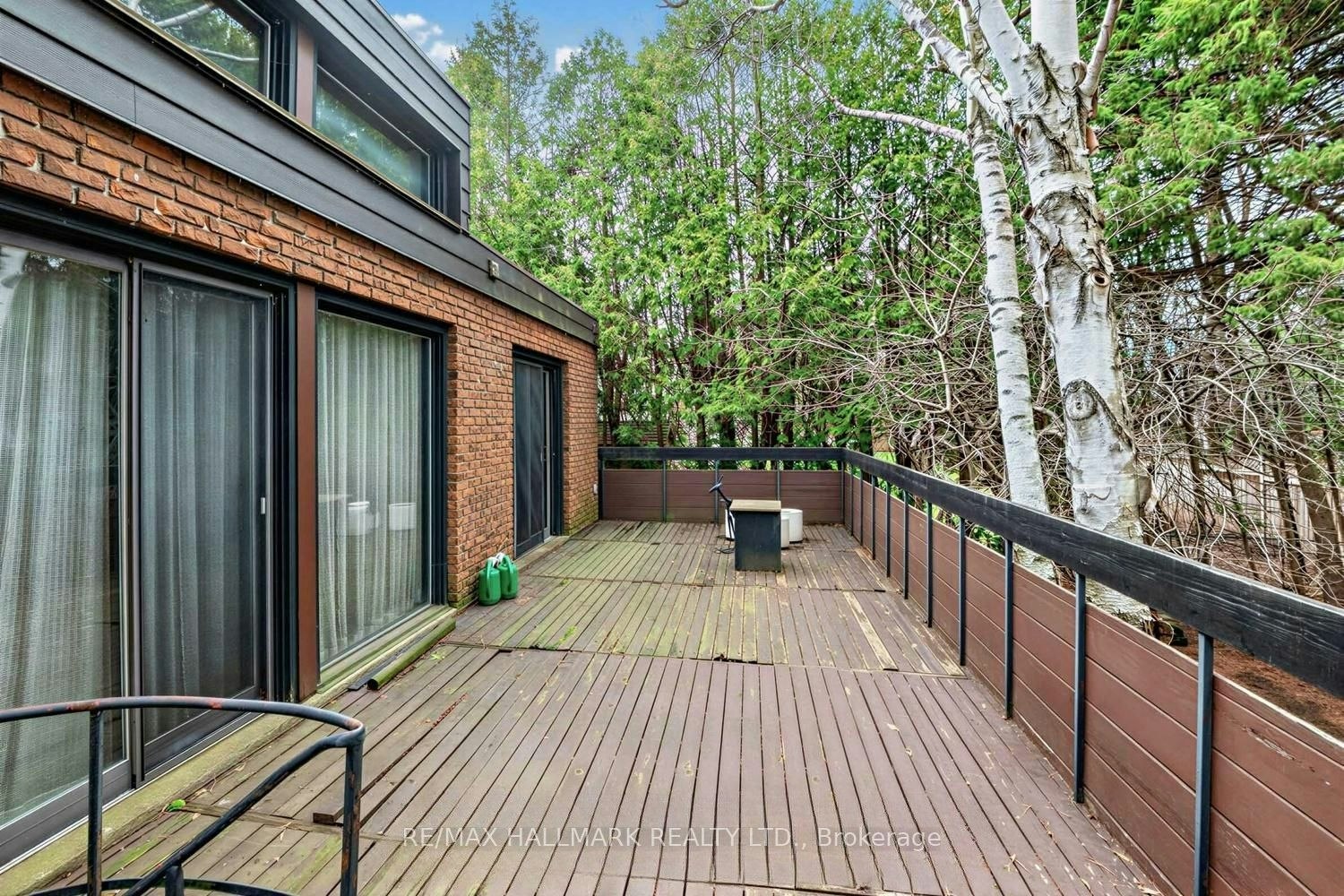 16 Royal Oak Drive, Toronto, ON, M3C 2M2 - 7