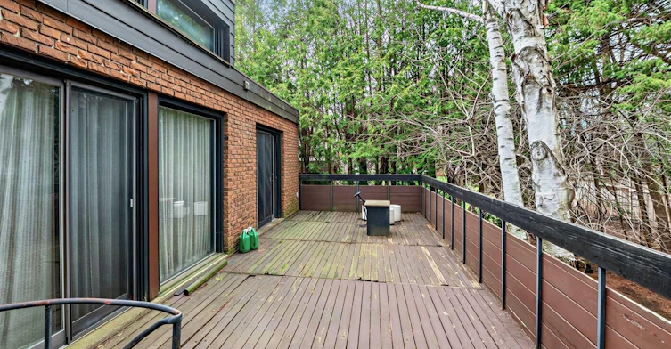 16 Royal Oak Drive, Toronto, ON, M3C 2M2 - 7
