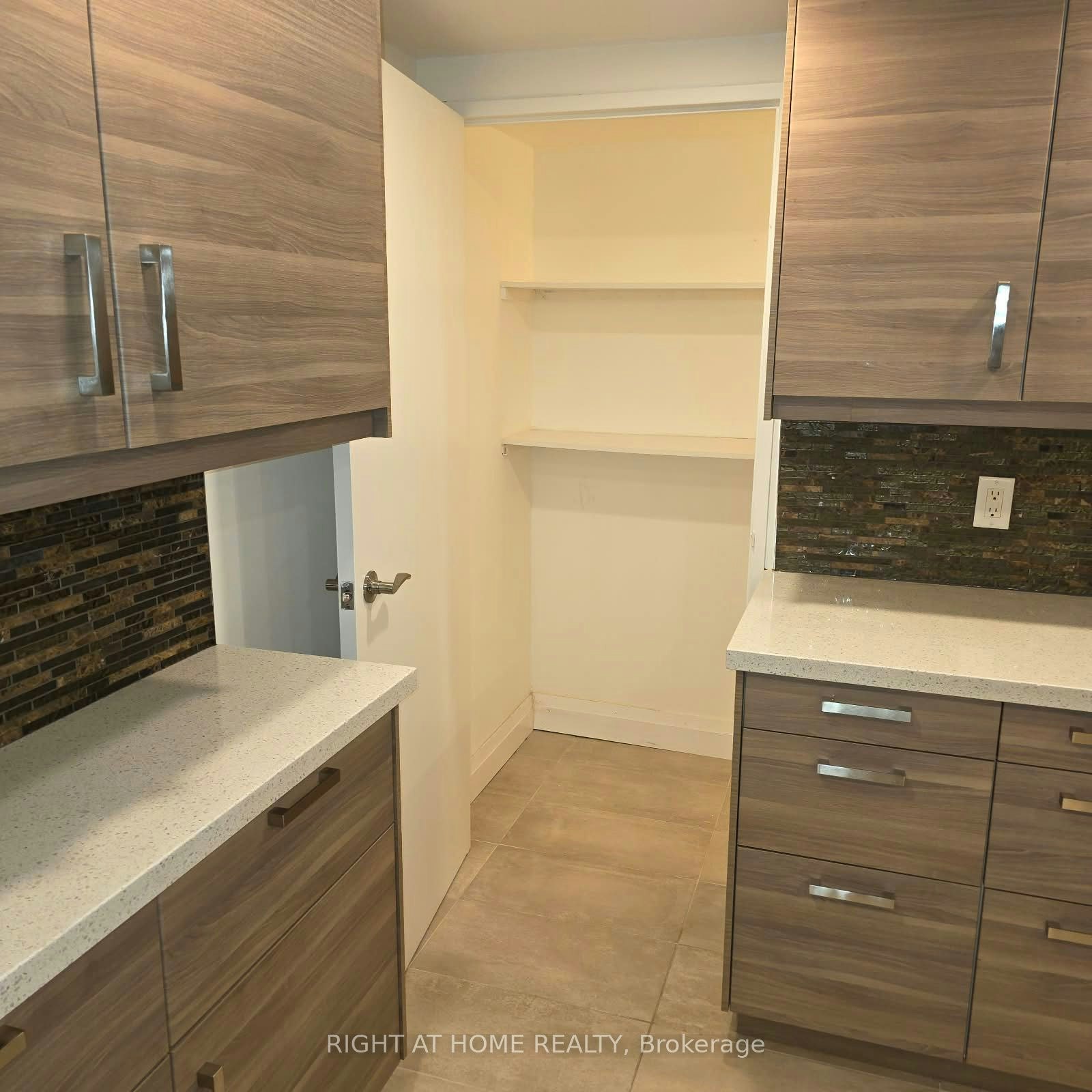 905-5765 Yonge Street N, Toronto, ON, M2M 4H9 - 14
